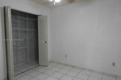 Condominio en venta en Kendall, Florida, 2 dormitorios, 69.68 m2 № 1331320 - foto 10