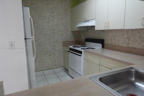 Condo in Kendall, Florida, 2 bedrooms  № 1331320 - photo 12