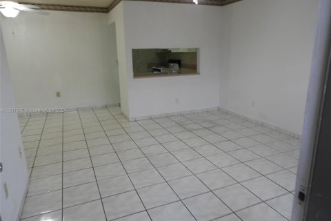 Copropriété à vendre à Kendall, Floride: 2 chambres, 69.68 m2 № 1331320 - photo 3