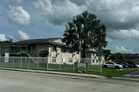 Copropriété à vendre à Kendall, Floride: 2 chambres, 69.68 m2 № 1331320 - photo 1