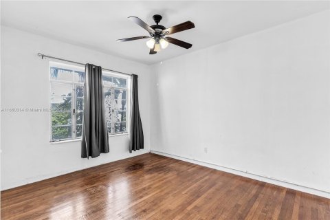 Condo in Miami Beach, Florida, 1 bedroom  № 1372493 - photo 14