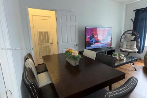 Condo in Miami Beach, Florida, 1 bedroom  № 1372493 - photo 18