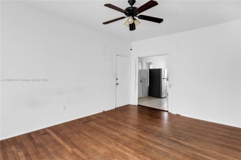 Condo in Miami Beach, Florida, 1 bedroom  № 1372493 - photo 11