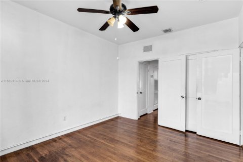 Condo in Miami Beach, Florida, 1 bedroom  № 1372493 - photo 12