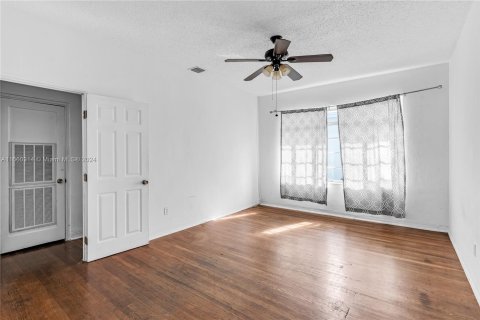 Copropriété à vendre à Miami Beach, Floride: 1 chambre, 59.92 m2 № 1372493 - photo 4