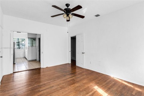 Condo in Miami Beach, Florida, 1 bedroom  № 1372493 - photo 10