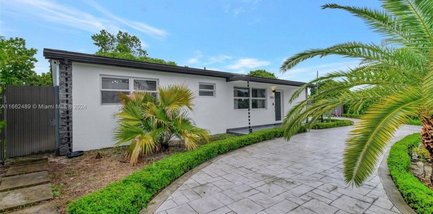 Villa ou maison à Miami Gardens, Floride 4 chambres, 145.3 m2 № 1372462