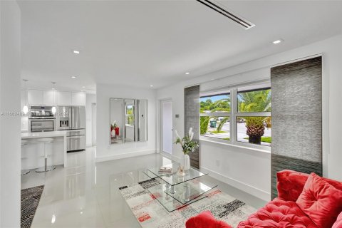 Villa ou maison à vendre à Miami Gardens, Floride: 4 chambres, 145.3 m2 № 1372462 - photo 5