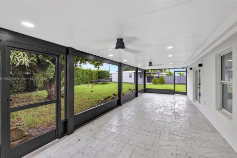 Casa en venta en Miami Gardens, Florida, 4 dormitorios, 145.3 m2 № 1372462 - foto 26