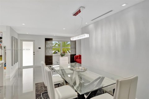 Casa en venta en Miami Gardens, Florida, 4 dormitorios, 145.3 m2 № 1372462 - foto 13