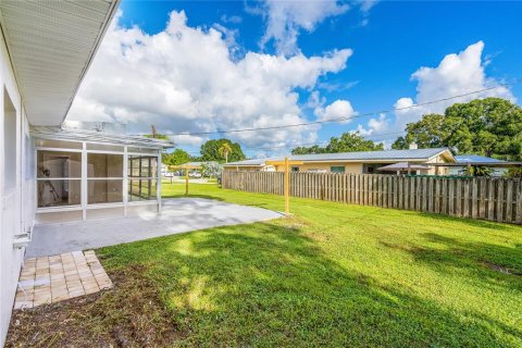 House in Vero Beach, Florida 4 bedrooms, 139.35 sq.m. № 1397933 - photo 28