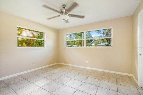 House in Vero Beach, Florida 4 bedrooms, 139.35 sq.m. № 1397933 - photo 15