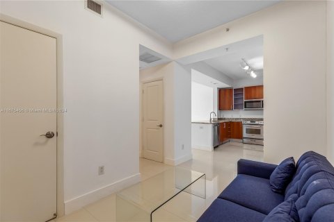 Condo in Hallandale Beach, Florida, 1 bedroom  № 1399465 - photo 17