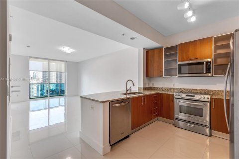 Condo in Hallandale Beach, Florida, 1 bedroom  № 1399465 - photo 2