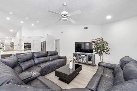 Casa en venta en Coral Springs, Florida, 5 dormitorios № 1399501 - foto 18