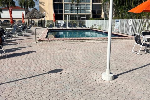 Condominio en venta en Hallandale Beach, Florida, 1 dormitorio, 74.32 m2 № 1029326 - foto 2