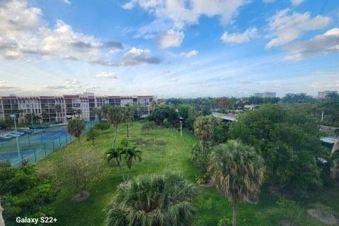 Condo in Hallandale Beach, Florida, 1 bedroom  № 1029326 - photo 3