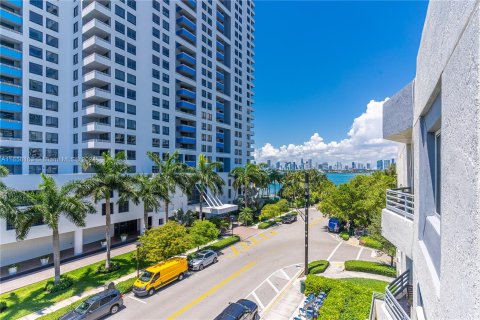 Condominio en alquiler en Miami Beach, Florida, 2 dormitorios, 91.97 m2 № 1356993 - foto 3