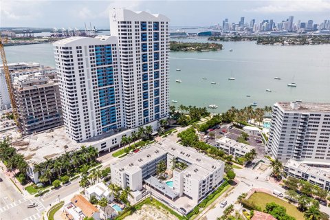 Condo in Miami Beach, Florida, 2 bedrooms  № 1356993 - photo 22