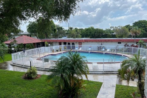 Copropriété à louer à Palmetto Bay, Floride: 2 chambres, 72.19 m2 № 1356912 - photo 1