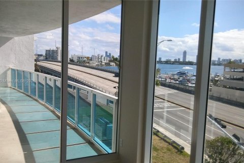 Condominio en alquiler en North Bay Village, Florida, 2 dormitorios, 118.36 m2 № 1356909 - foto 14