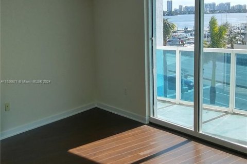 Condominio en alquiler en North Bay Village, Florida, 2 dormitorios, 118.36 m2 № 1356909 - foto 8