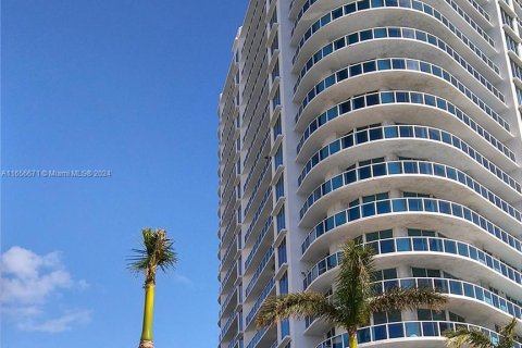 Copropriété à louer à North Bay Village, Floride: 2 chambres, 118.36 m2 № 1356909 - photo 17