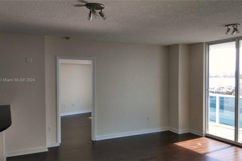 Condo in North Bay Village, Florida, 2 bedrooms  № 1356909 - photo 7