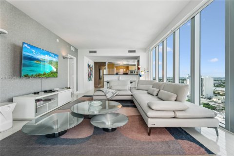 Condominio en venta en Miami Beach, Florida, 2 dormitorios, 128.86 m2 № 1418509 - foto 2