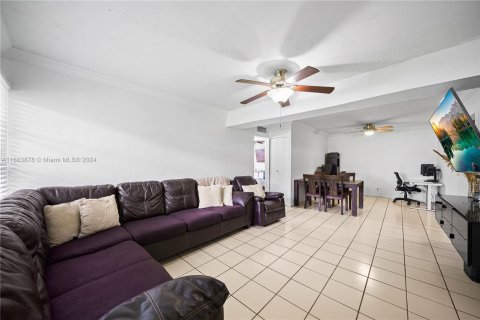 Condominio en venta en Miami, Florida, 3 dormitorios, 88.44 m2 № 1418733 - foto 3