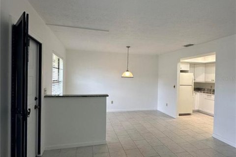 Villa ou maison à louer à Cape Coral, Floride: 2 chambres, 73.76 m2 № 1366590 - photo 2