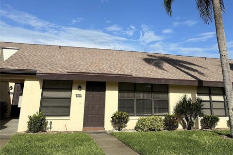 House in Cape Coral, Florida 2 bedrooms, 73.76 sq.m. № 1366590 - photo 1