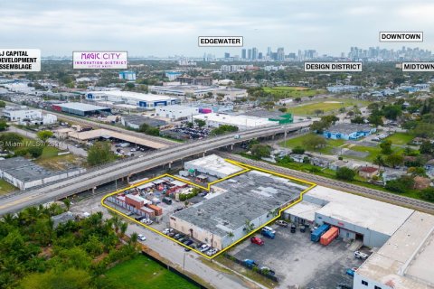 Propiedad comercial en venta en Miami, Florida № 1078173 - foto 10