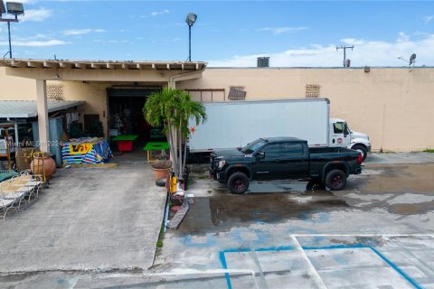 Propiedad comercial en venta en Miami, Florida № 1078173 - foto 11