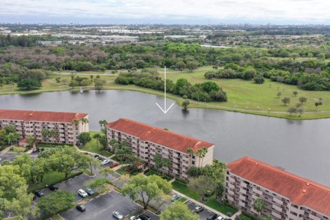 Condo in Coconut Creek, Florida, 2 bedrooms  № 1226788 - photo 10