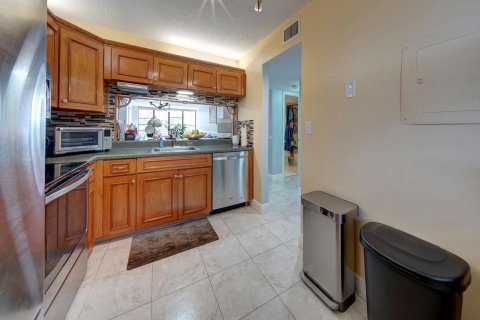 Condo in Coconut Creek, Florida, 2 bedrooms  № 1226788 - photo 25