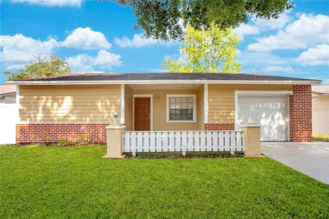 House in Tampa, Florida 2 bedrooms, 91.97 sq.m. № 1213174 - photo 1