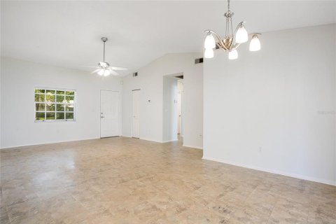 House in Tampa, Florida 2 bedrooms, 91.97 sq.m. № 1213174 - photo 3