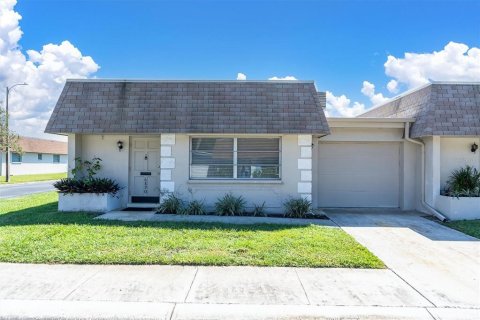 Condominio en venta en Pinellas Park, Florida, 1 dormitorio, 83.8 m2 № 1386998 - foto 1