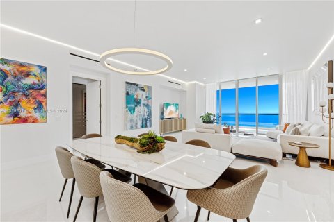 Condominio en venta en Sunny Isles Beach, Florida, 3 dormitorios, 288.93 m2 № 1030859 - foto 14