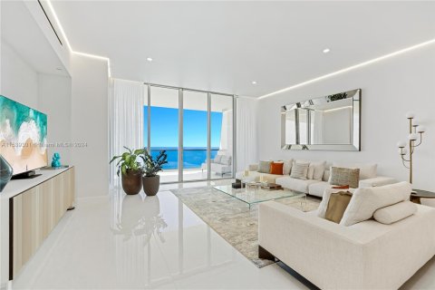 Condominio en venta en Sunny Isles Beach, Florida, 3 dormitorios, 288.93 m2 № 1030859 - foto 15