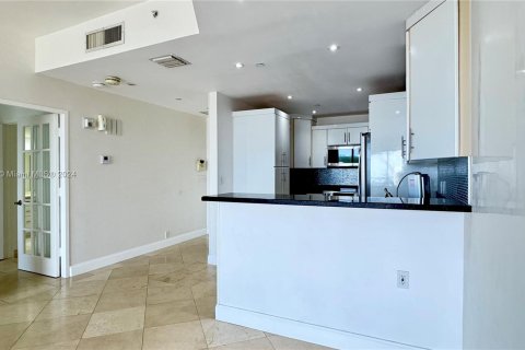 Condo in Key Biscayne, Florida, 2 bedrooms  № 1353754 - photo 8