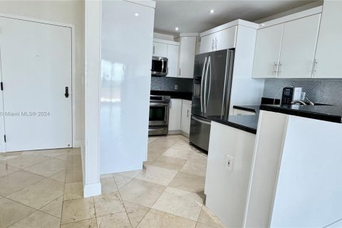 Condo in Key Biscayne, Florida, 2 bedrooms  № 1353754 - photo 4