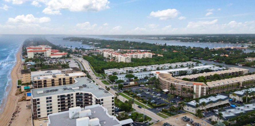 Condo in South Palm Beach, Florida, 2 bedrooms  № 1353799