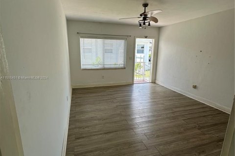 Propiedad comercial en venta en Miami, Florida, 144.93 m2 № 1077316 - foto 17