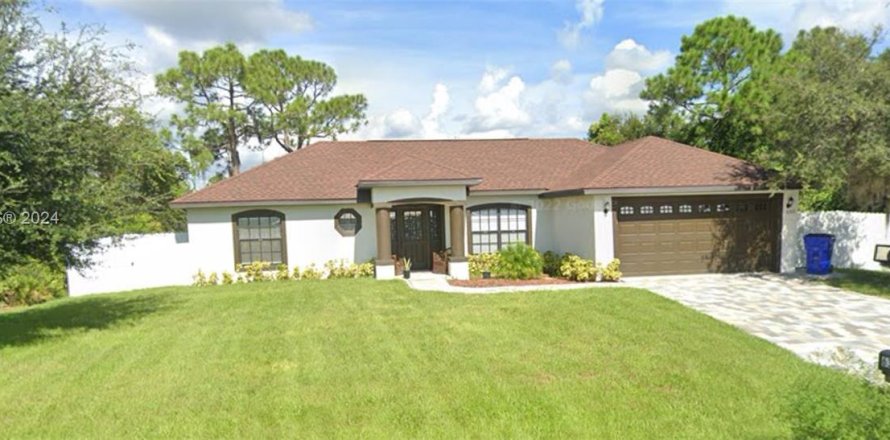 House in Sebring, Florida 3 bedrooms, 114.55 sq.m. № 1077314