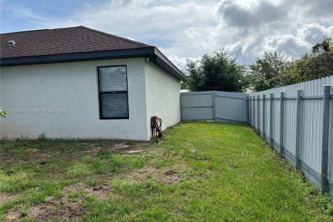 House in Sebring, Florida 3 bedrooms, 114.55 sq.m. № 1077314 - photo 28