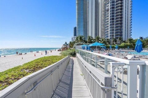 Condominio en venta en Sunny Isles Beach, Florida, 33.44 m2 № 1381620 - foto 3