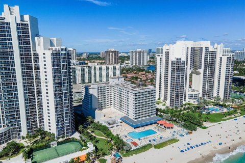 Studio in the Condo in Sunny Isles Beach, Florida  № 1381620 - photo 1