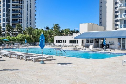 Condominio en venta en Sunny Isles Beach, Florida, 33.44 m2 № 1381620 - foto 2